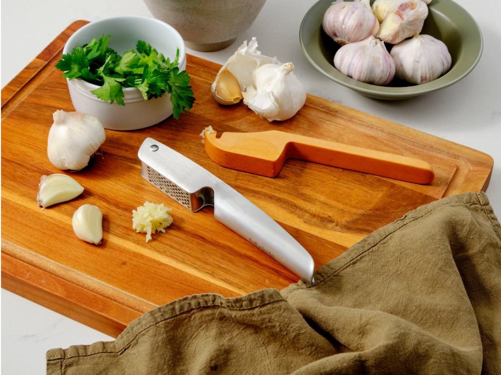 Full Circle No Mess Garlic Press